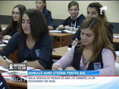 Elevii şi profesorii unui liceu au donat banii strânși pentru balul bobocilor