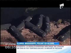 Mai multe vagoane încărcate cu alcool etilic au ajuns în apele fluviului Mississippi