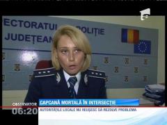 Un parapet ridicat în mijlocul unui drum provoacă tot mai multe accidente, într-o localitate din judeţul Mureş