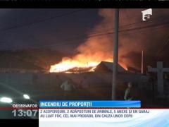 Incendiu de proporţii în Comăneşti, judeţul Bacău