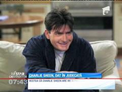 Charlie Sheen, dat în judecată de o fostă iubită, actriţă de filme pentru adulţi