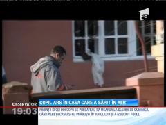 Copil ars în casa care a sărit în aer