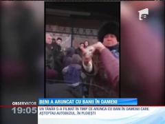 Cocalarul din Ploieşti care a aruncat cu bancnote de 1 leu într-o stație de autobuz, amendat cu 1.500 de lei