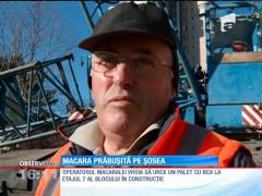 O macara s-a prăbuşit pe o stradă din Constanţa