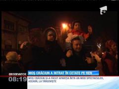 Moș Crăciun a intrat în Târgoviște călare pe ren