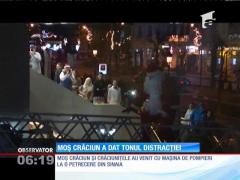 În maşina de pompieri, crăciuniţele s-au grăbit spre petrecere!