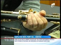 Prinşi în flagrant când încercau să vândă instrumente muzicale