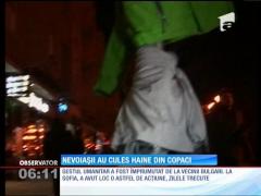 Haine groase pentru oamenii străzii, atârnate în copaci, la Timişoara