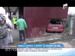 Un şofer băut bine a reuşit să sperie o localitate întreagă după ce a intrat cu maşina într-un bar