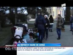 Oamenii fără adăpost din Reşiţa au primit haine şi alimente