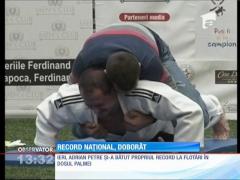 Jandarmul Adrian Petre a stabilit un nou record la flotări în dosul palmei