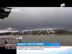 Au avut parte de spaima vieţii în timp ce filmau o furtună. Fulgerul a lovit la câțiva metri de ei