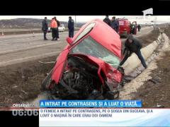 O femeie a intrat pe contrasens şi a lovit o maşină în care erau doi oameni