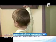 Georgică, băieţelul de doi ani care a crescut în grajd, răsfăţatul familiei din spital