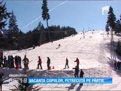 Veselia din curtea şcolii s-a mutat pe pârtii, în săptămâna de vacanţă