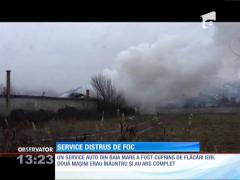 Service auto distrus de foc