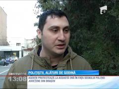 Poliţistul Marian Godină nu mai este singur împotriva şefilor. Zeci de colegi i-au sărit în apărare