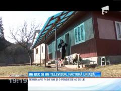 Caz incredibil în judeţul Neamţ! O bătrână care locuieşte singură într-o cameră cu un bec şi un televizor, a primit o factură de 3.500 lei la energia electrică