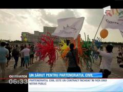 Cuplurile gay, dar şi cele heterosexuale şi-ar putea oficializa relaţia la notar