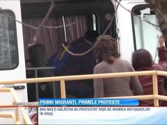 Gălăţenii i-au întâmpinat cu proteste pe cei 15 refugiaţi veniţi din Yemen şi Siria