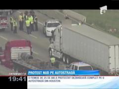 Protest nud pe autostradă. O femeie de 25 de ani s-a dezbrăcat până la piele și s-a urcat pe un TIR!