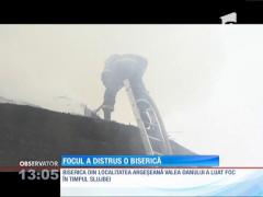 În timpul slujbei, o biserică a luat foc. Oamenii au reuşit să iasă la timp