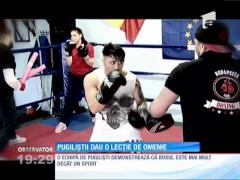 O echipă de pugilişti dau o lecție de omenie