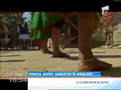Prinţul Harry şi-a încercat puterile într-un dans folcloric din Nepal