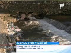 O fetiță se luptă pentru viață după ce a fost găsită aproape înecată într-un canal colector