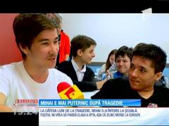 Mihai, supravieţuitorul de 15 ani din Club Colectiv imobilizat în scaunul cu rotile, s-a întors la şcoală