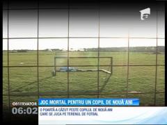 Un copil de nouă ani a murit pe un teren de fotbal din Bihor, după ce una dintre porţi s-a prăbuşit peste el