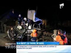 Un taximetrist din Dej a intrat cu mașina într-un gard