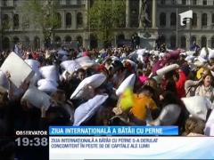 Peste 500 de bucureşteni au sărbătorit Ziua Internaţională a Bătăii cu Perne