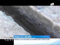 Locuitorii din Medgidia au găsit un proiectil, într-un şanţ