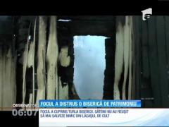 O biserică cu o vechime de peste 150 de ani, din judeţul Neamţ, s-a făcut scrum