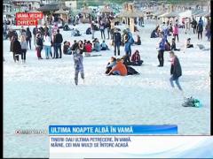 Turiștii din Vama Veche au luat lumină de la focul de tabără