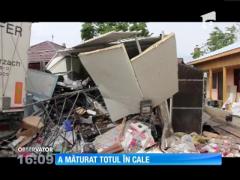 Un TIR scăpat de sub control a măturat mai multe case, în localitatea buzoiană Spătaru