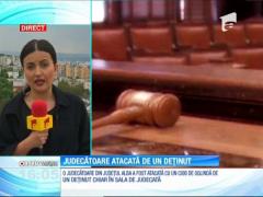 O judecătoare din Aiud a fost atacată de un deţinut, cu un ciob de sticlă, chiar în sala de judecată