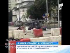 Imaginea zilei în Capitală. Cum dorm muncitorii ce ar trebui să reabiliteze liniile de tramvai