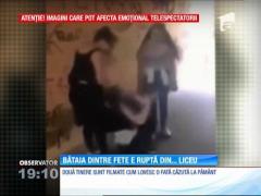 Șocant! Copile filmate când lovesc cu picioarele o colegă!