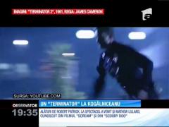 Soldaţii americani care se antrenează la malul mării au primit vizite de acasă. Nu de la familii ci de la Hollywood