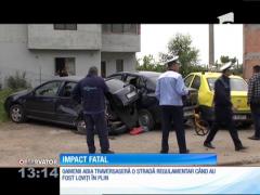 O mașină la volanul căreia era un tânăr de 18 ani a spulberat trei oameni