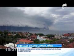 Fenomen straniu, imortalizat de turiștii aflați pe litoral