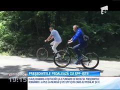Preşedintele Klaus Iohannis îi aleargă pe SPP-işti cu bicicleta