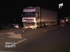 Accident violent în Mehedinţi. Maşina în care se aflau trei oameni, printre care şi un copil de numai şase ani, spulberată de un TIR