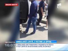 Accident grav în Capitală, în zona Baba Novac.  O ambulanţă s-a răsturnat