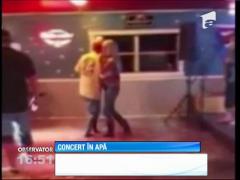 Concert într-un bar inundat!