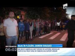 INCENDIU violent în Bacău. Un bloc cu 8 etaje a fost cuprins de flăcări şi sute de oameni au fost evacuaţi