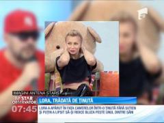 Lora, trădată de ținută