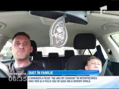 Un puşti de 6 ani cântă alături de tatăl său o piesă interpretată de Frank Sinatra şi Sammy Davies JR
